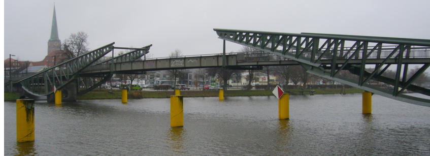 Foto DIH Solutions, Brcke ber den Klughafen in Lbeck